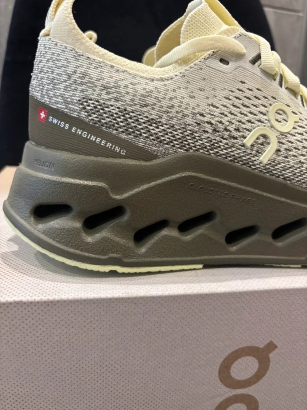 On Cloud Cloudsurfer Max Running Shoes Cream Green Women's US 5.5 - Picture 5 of 5